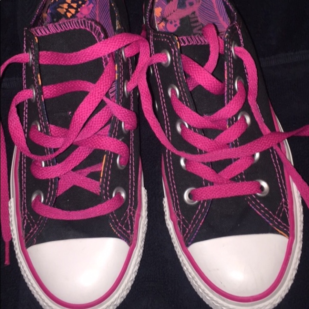 Converse Chuck Taylor’s black, pink and white